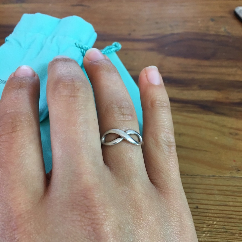 Tiffany & Co. Infinity Ring Size 7 - Picture 5 of 7